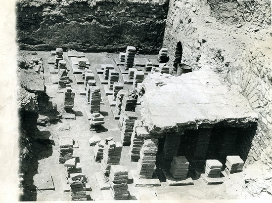 Arhivska fotografija iskopanog segmenta zidane mase na lokalitetu Kalište